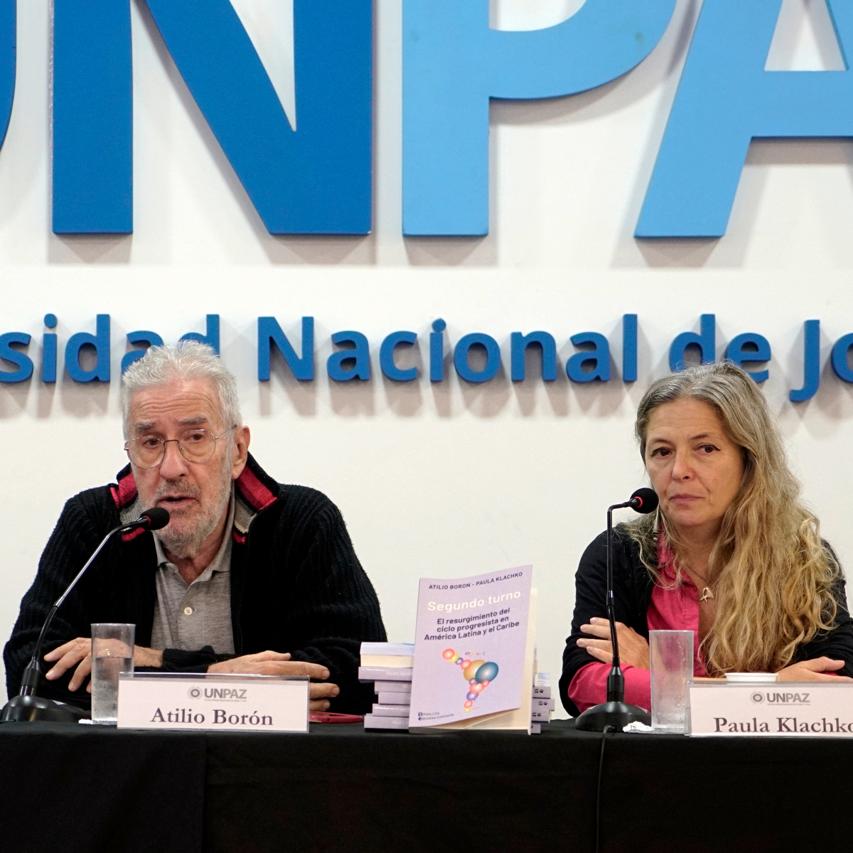 El último libro de Atilio Borón  y Paula Klachko fue presentado en la UNPAZ